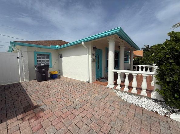 951 Green Street, West Palm Beach FL 33405