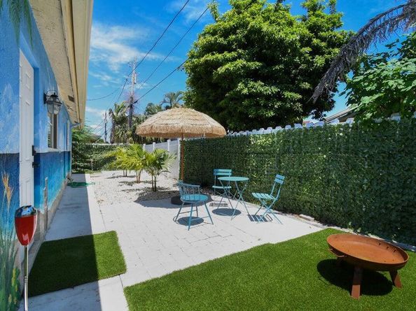 951 Green Street, West Palm Beach FL 33405