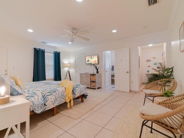951 Green Street, West Palm Beach FL 33405