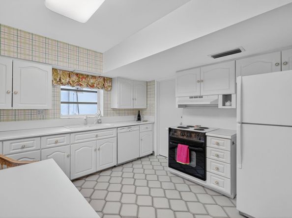 2048 Coco Palm Pl, Lauderdale By The Sea FL 33062