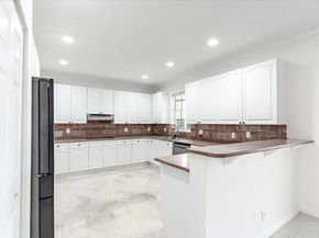 2543 Hunters Run Way, Weston FL 33327