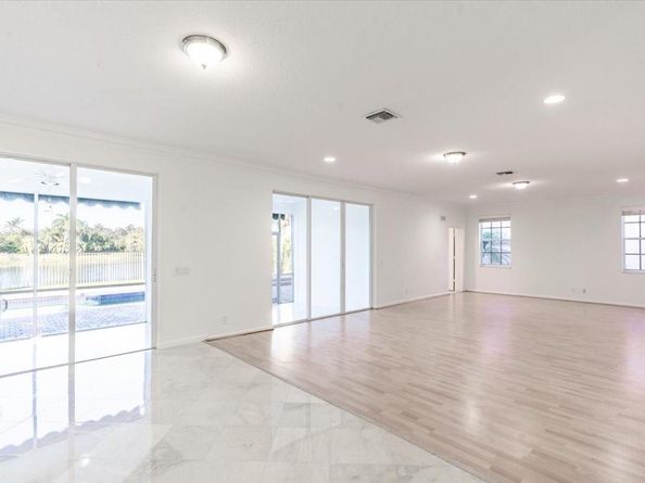 2543 Hunters Run Way, Weston FL 33327