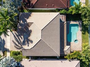 2543 Hunters Run Way, Weston FL 33327