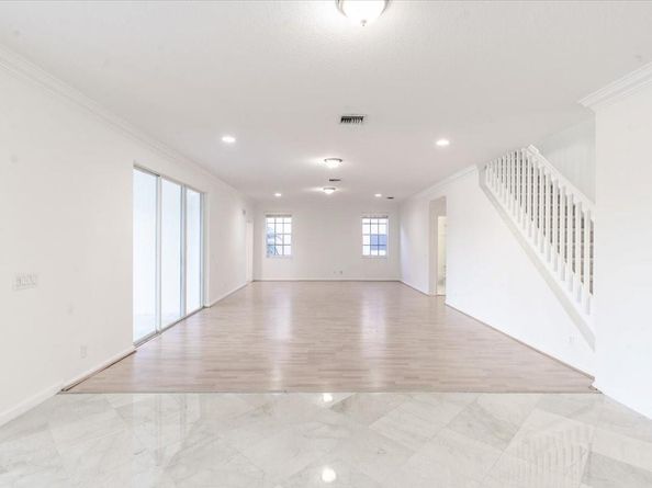 2543 Hunters Run Way, Weston FL 33327