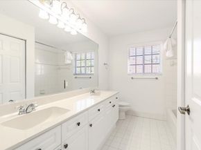 2543 Hunters Run Way, Weston FL 33327