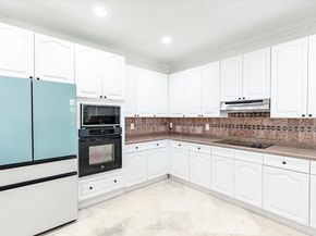 2543 Hunters Run Way, Weston FL 33327