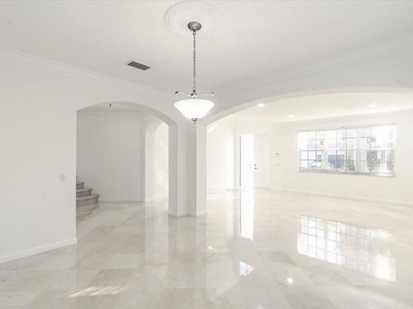 2543 Hunters Run Way, Weston FL 33327