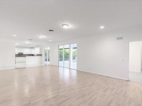 2543 Hunters Run Way, Weston FL 33327