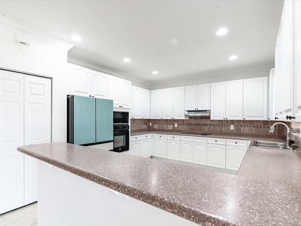 2543 Hunters Run Way, Weston FL 33327