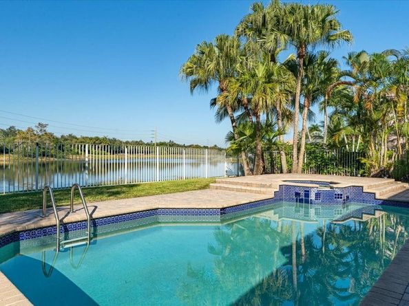 2543 Hunters Run Way, Weston FL 33327