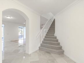 2543 Hunters Run Way, Weston FL 33327