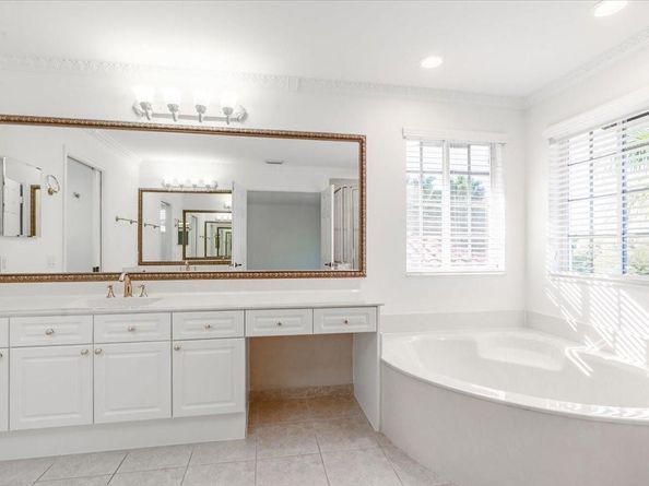 2543 Hunters Run Way, Weston FL 33327