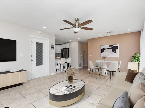2002 SW Natura Blvd D, Deerfield Beach FL 33441