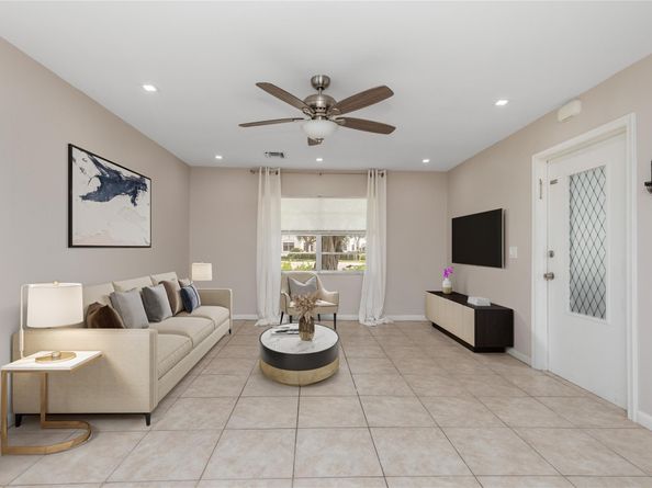 2002 SW Natura Blvd D, Deerfield Beach FL 33441