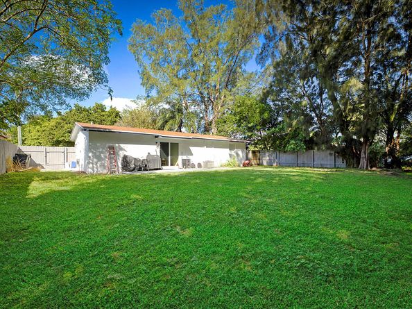 1800 NW 14th Avenue, Fort Lauderdale FL 33311