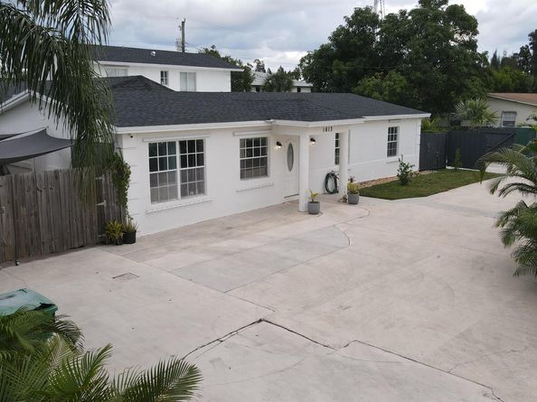 1613 Sherwood Avenue, Mangonia Park FL 33407