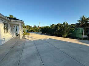 1613 Sherwood Avenue, Mangonia Park FL 33407