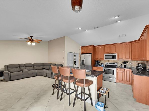 5149 NW 47th Ave, Coconut Creek FL 33073