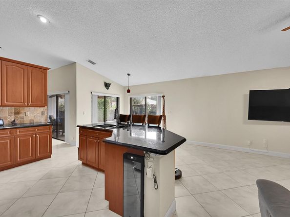 5149 NW 47th Ave, Coconut Creek FL 33073