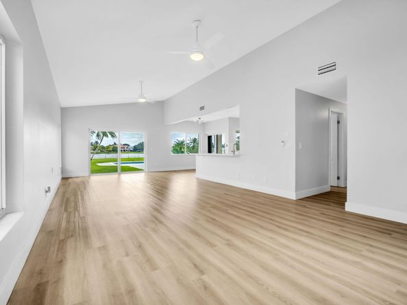 20411 NW 4th Street, Pembroke Pines FL 33029