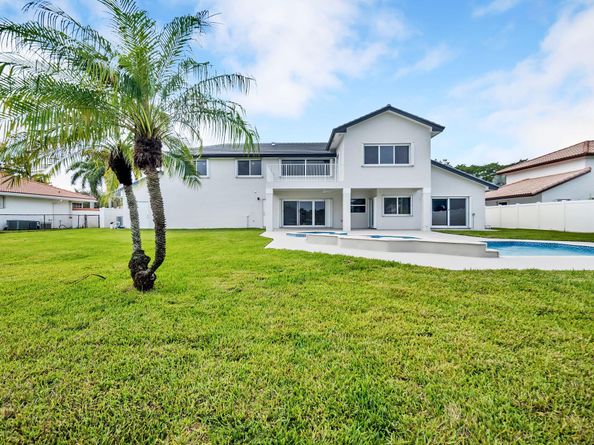 20411 NW 4th Street, Pembroke Pines FL 33029