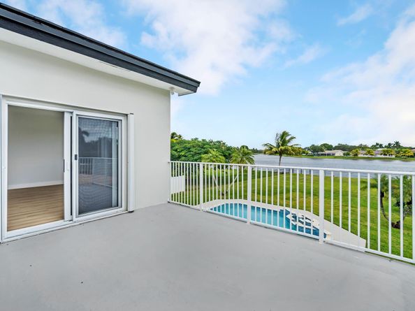 20411 NW 4th Street, Pembroke Pines FL 33029