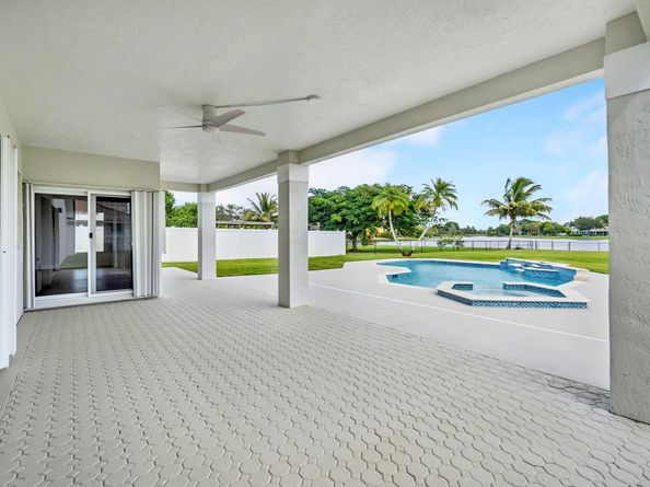 20411 NW 4th Street, Pembroke Pines FL 33029