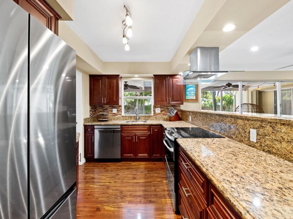 806 SE 9th Ave, Deerfield Beach FL 33441