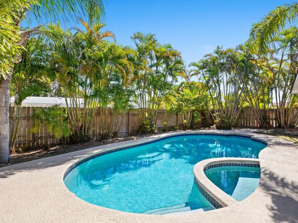 806 SE 9th Ave, Deerfield Beach FL 33441