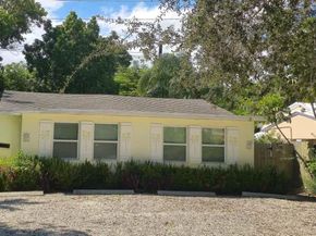 1215 NE 13th Ave, Fort Lauderdale FL 33304