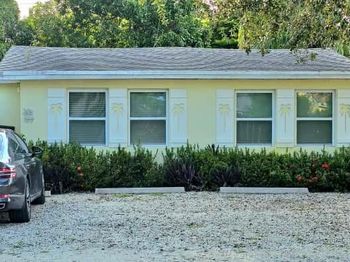 1215 NE 13th Ave
