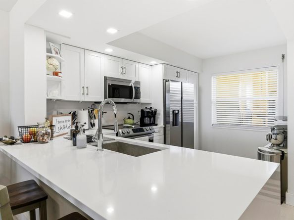 896 N Federal Highway 523, Lantana FL 33462