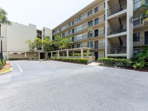 896 N Federal Highway 523, Lantana FL 33462