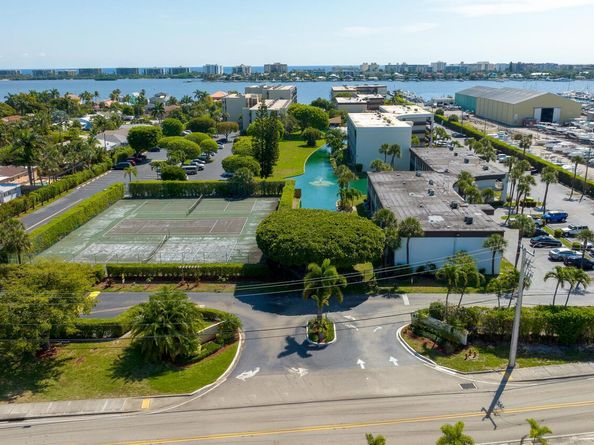 896 N Federal Highway 523, Lantana FL 33462