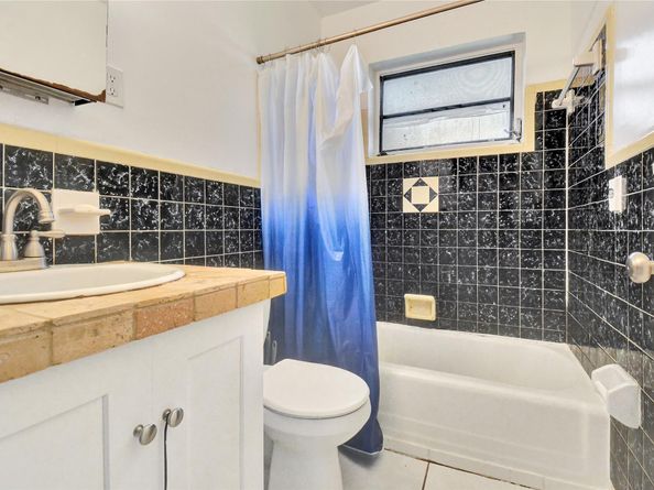 6533 SW 22nd St, Miramar FL 33023