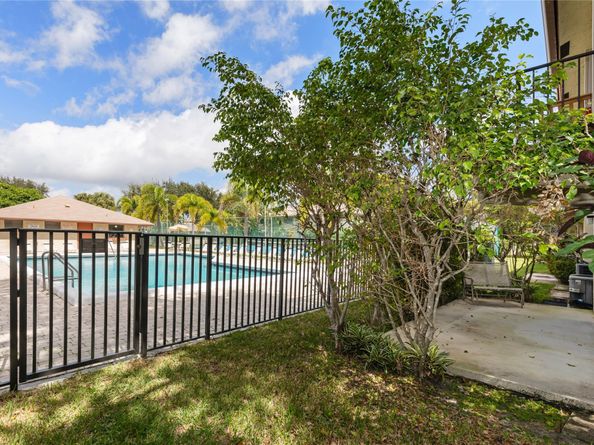 1759 NE 39th Ct 1305, Pompano Beach FL 33064