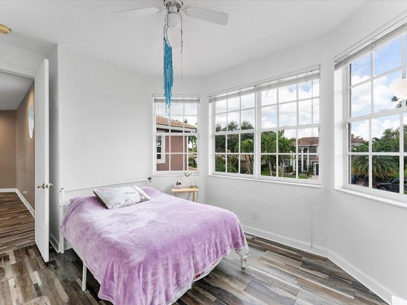 5037 NW 119th Ter, Coral Springs FL 33076