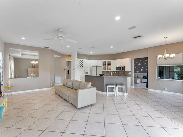 5037 NW 119th Ter, Coral Springs FL 33076