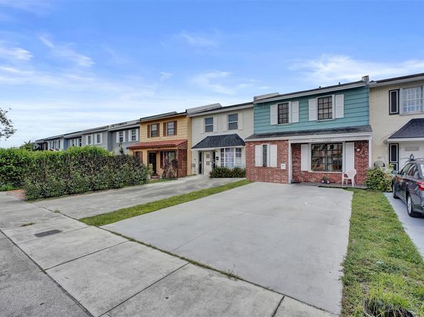 1732 W 72nd St 1732, Hialeah FL 33014