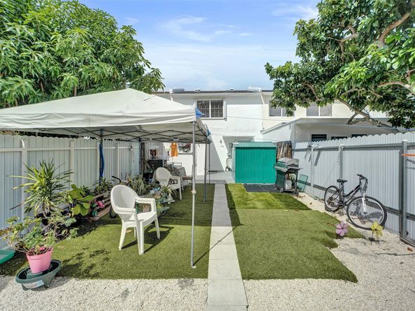 1732 W 72nd St 1732, Hialeah FL 33014