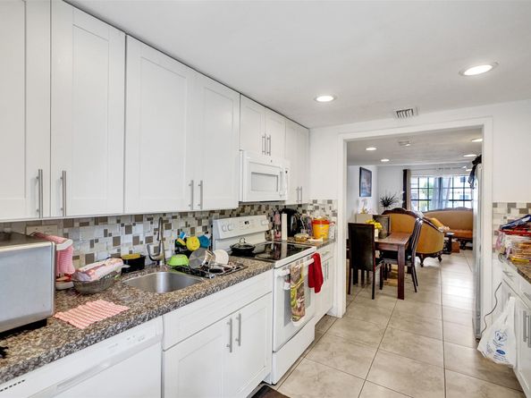 1732 W 72nd St 1732, Hialeah FL 33014