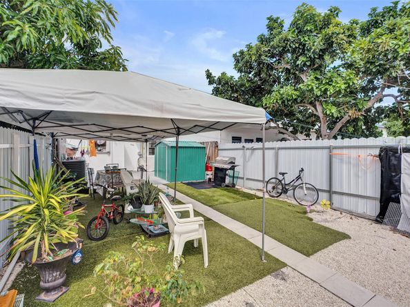 1732 W 72nd St 1732, Hialeah FL 33014