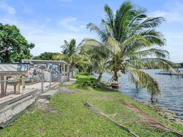 1732 W 72nd St 1732, Hialeah FL 33014