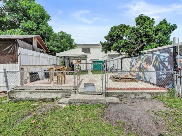 1732 W 72nd St 1732, Hialeah FL 33014