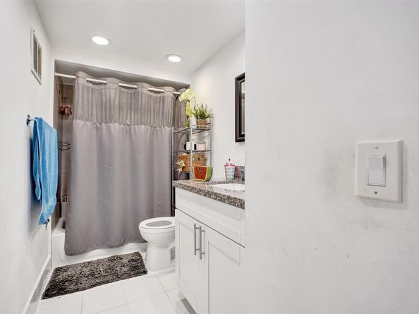 1732 W 72nd St 1732, Hialeah FL 33014
