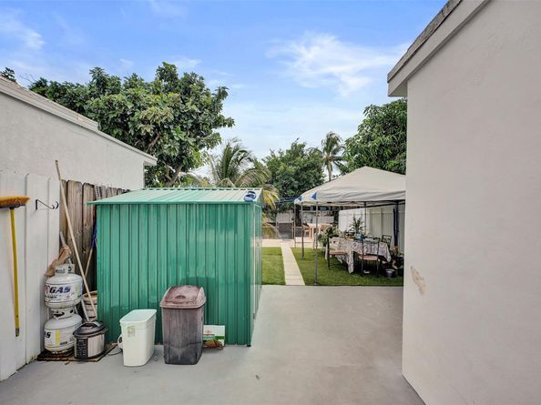1732 W 72nd St 1732, Hialeah FL 33014
