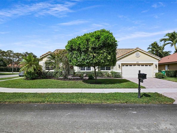 3099 Perriwinkle Cir, Davie FL 33328