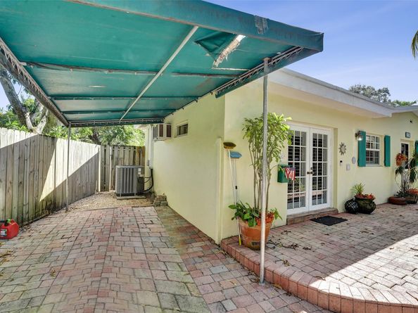 1240 SE 12th Way, Fort Lauderdale FL 33316