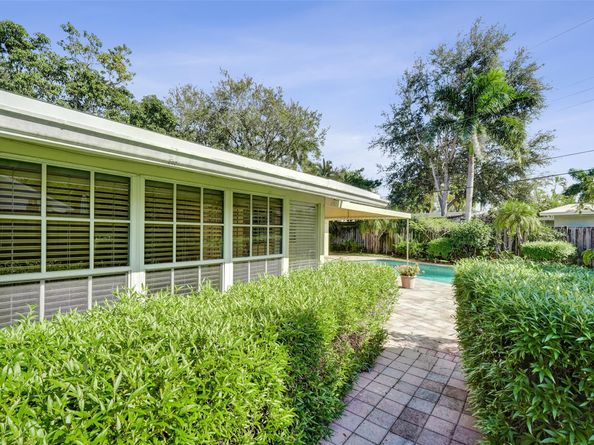 1240 SE 12th Way, Fort Lauderdale FL 33316
