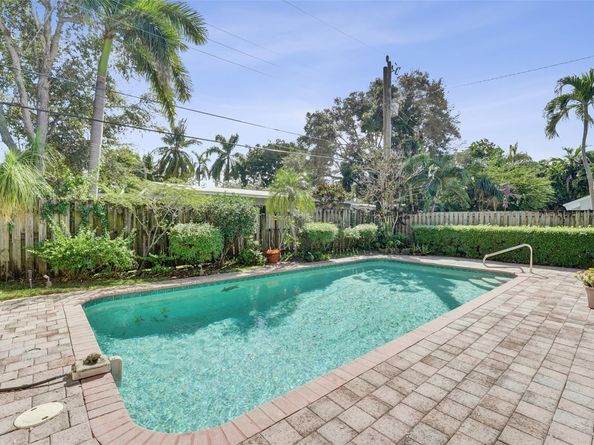 1240 SE 12th Way, Fort Lauderdale FL 33316
